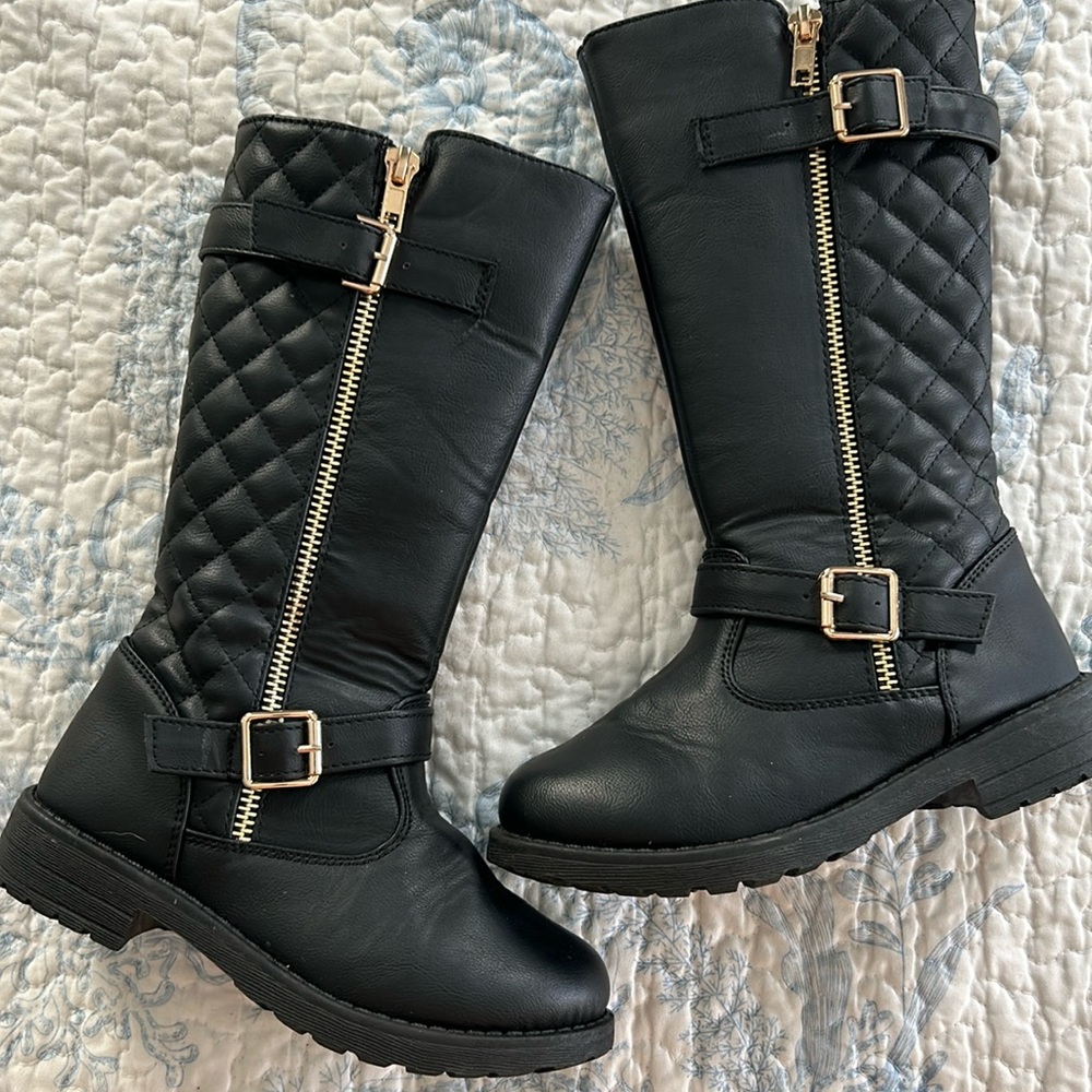 Girls FABKIDS black boots. Like new size 11.